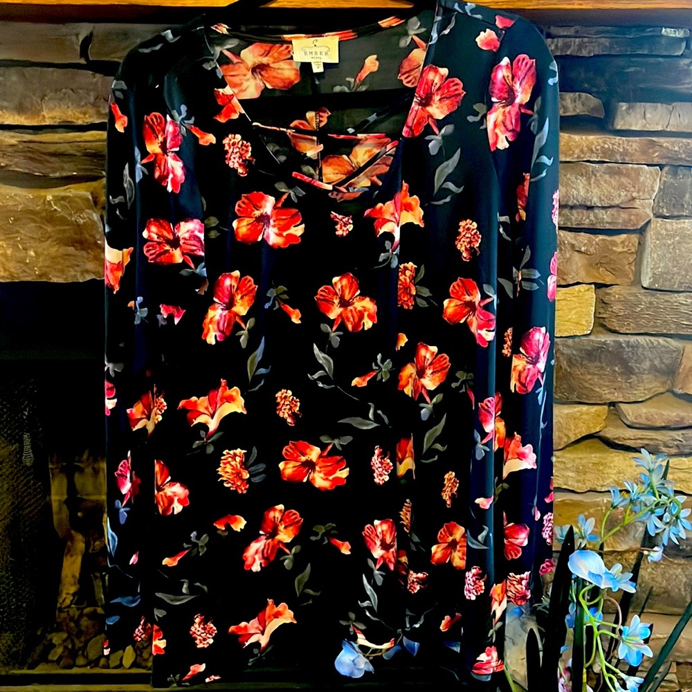 Ember missy floral top